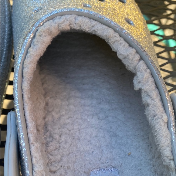 Preowned women’s Crocs  Silver Glitter Clogs 6.5 excellent - Picture 8 of 13